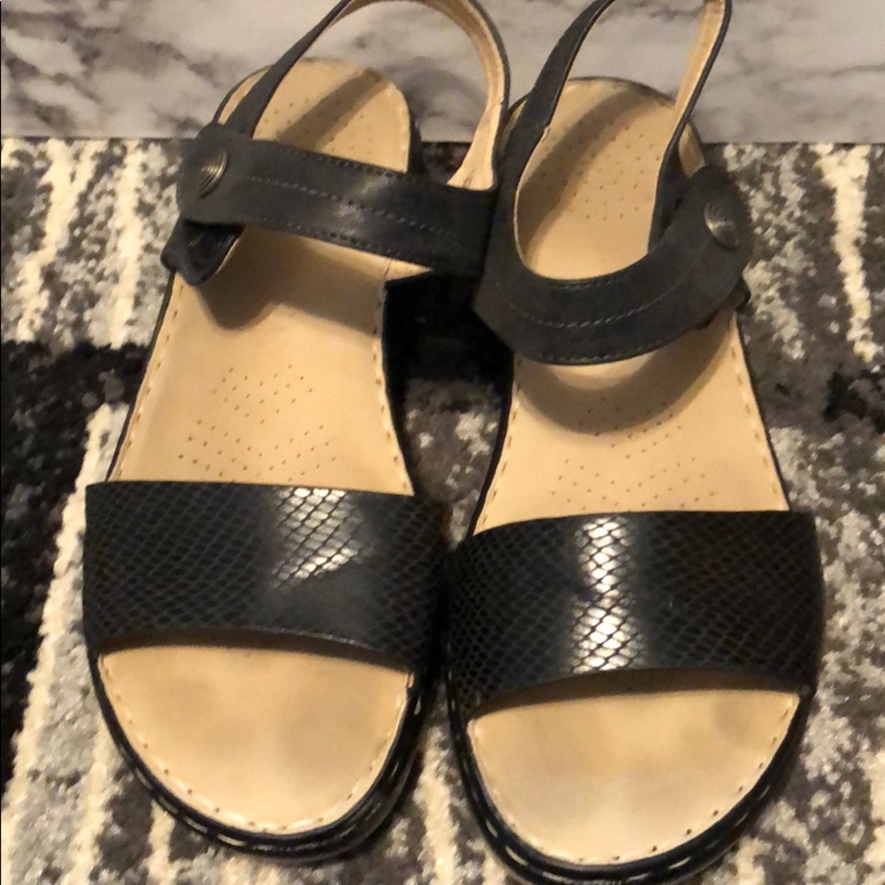 Super comfy black Sandals